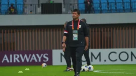 PSSI resmi melepas Indra Sjafri dari jabatan pelatih Timnas Indonesia U-20 setelah hasil mengecewakan di Piala Asia U-20 2025.