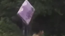 Warga Kembalikan Kasur yang Dijarah di Tol Cipularang - Foto Screenshot - Istimewa