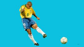 Kaki Kiri Roberto Carlos: Senjata Mematikan yang Mengubah Sejarah Sepak Bola
