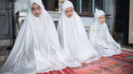 Bacaan Doa Qunut Subuh Sendiri untuk Perempuan  - foto Canva Pro