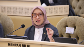 Menteri PANRB RIni Widyantini saat Rapat Dengar Pendapat dengan Komisi II DPR RI, Jakarta, Rabu (05/03/2025).
foto - Kemenpan RB