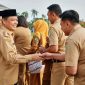 Gubernur Kalimantan Barat, Drs. H. Ria Norsan, M.M, MH, memimpin Apel awal bulan sekaligus silaturahmi bersama seluruh ASN di Lingkungan Pemerintah Provinsi Kalimantan Barat, pada Selasa (8/4/2025) di Halaman Kantor Gubernur Kalimantan Barat. - Foto Pemprov Kalbar