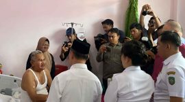 Gubernur Kalimantan Barat Ria Norsan menuntut aparat penegak hukum segera mengungkap pelaku penyiraman air keras terhadap Achmad, Kepala Bidang Keperawatan RSJ Provinsi Kalimantan Barat. - Foto TribunKalbar 