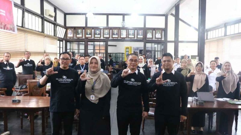 Dinas Komunikasi dan Informatika (Diskominfo) Kota Pontianak menggelar Pelatihan Pengelolaan Pengaduan Pelayanan Publik Melalui Aplikasi SP4N-Lapor! untuk meningkatkan pelayanan publik di lingkungan Pemerintah Kota (Pemkot) Pontianak.