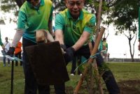 Penanaman Pohon Serentak APEKSI, Taman Surabaya Disulap Jadi Hutan Kota oleh 98 Wali Kota