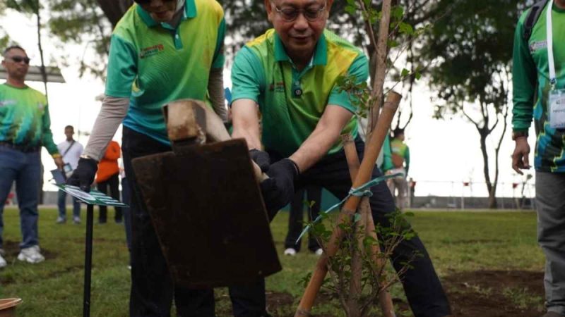 Penanaman Pohon Serentak APEKSI, Taman Surabaya Disulap Jadi Hutan Kota oleh 98 Wali Kota