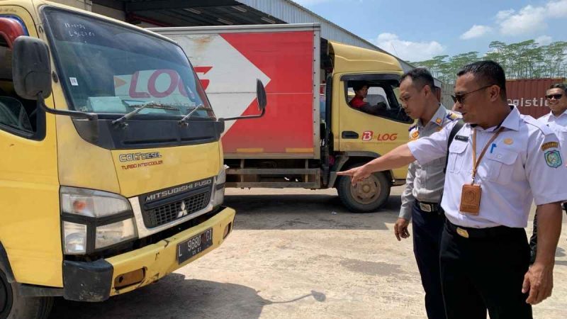 Sidak Kendaraan Luar Kalbar, Ratusan Truk Terancam Sanksi Pajak -Foto Istimewa