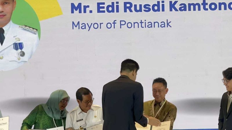 Wali Kota Pontianak Edi Rusdi Kamtono, menghadiri acara bergengsi Climate Resilience and Innovation Forum (CRIF) 2025 yang digelar pada 21 hingga 23 Mei 2025 di Jakarta dan Banyumas. Forum tingkat dunia ini digelar oleh United Cities and Local Governments Asia-Pacific (UCLG ASPAC) bekerja sama dengan Pemerintah Provinsi DKI Jakarta dan didukung oleh Uni Eropa.