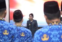 Sebanyak 25 Calon Pegawai Negeri Sipil (CPNS) Formasi Tahun 2024 di lingkungan Pemerintah Kota Singkawang menerima petikan Keputusan Wali Kota Singkawang yang dilaksanakan di Basement Kantor Wali Kota Singkawang, (2/5/2025). - Foto Humas Pemkot Singkawang