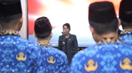 Sebanyak 25 Calon Pegawai Negeri Sipil (CPNS) Formasi Tahun 2024 di lingkungan Pemerintah Kota Singkawang menerima petikan Keputusan Wali Kota Singkawang yang dilaksanakan di Basement Kantor Wali Kota Singkawang, (2/5/2025). - Foto Humas Pemkot Singkawang