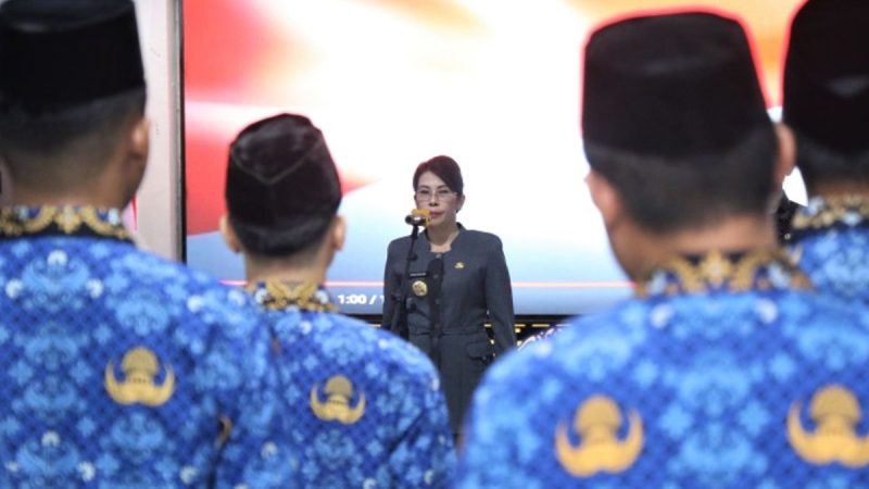 Sebanyak 25 Calon Pegawai Negeri Sipil (CPNS) Formasi Tahun 2024 di lingkungan Pemerintah Kota Singkawang menerima petikan Keputusan Wali Kota Singkawang yang dilaksanakan di Basement Kantor Wali Kota Singkawang, (2/5/2025). - Foto Humas Pemkot Singkawang
