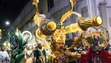 Karnaval APEKSI 2025: Penampilan Tugu Khatulistiwa di Karnaval APEKSI Bikin Geger Warga Surabaya
