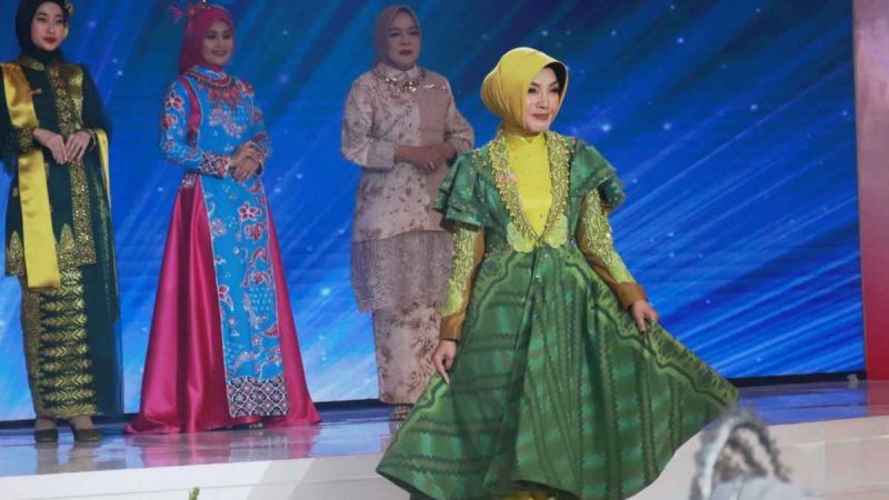 Ladies Program APEKSI 2025, Tenun Corak Insang Pontianak Curi Perhatian-  foto Pemkot Pontianak