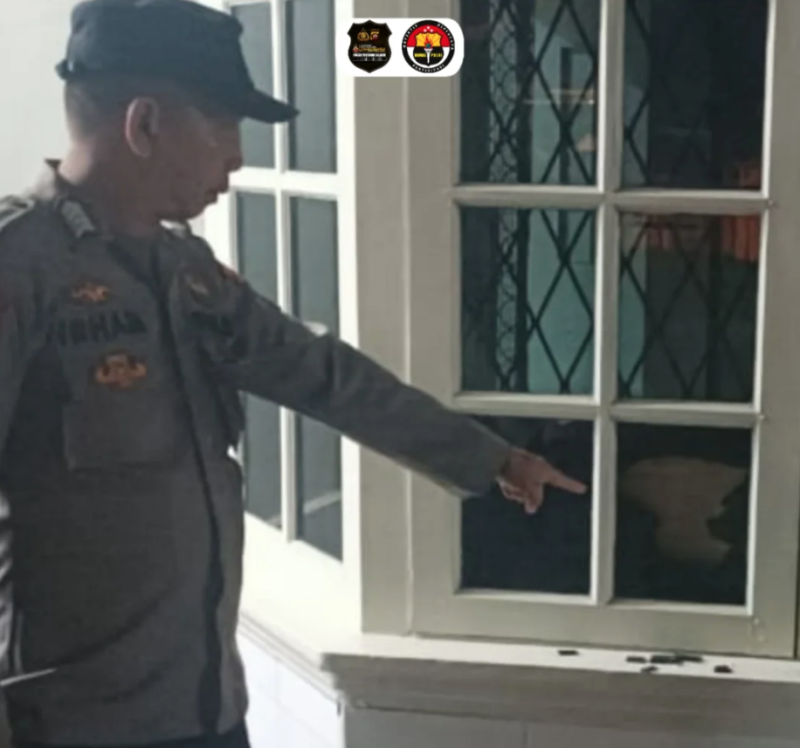 Teror Kaca Pecah di KS. Tubun, Polsek Pontianak Selatan Turun Tangan - foto Humas Polres Pontianak Selatan