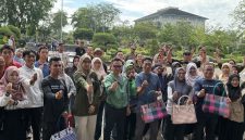 Eco Bhinneka Muhammadiyah Kalimantan Barat (Kalbar) akan membagikan 350 besek, yaitu wadah yang terbuat dari anyaman bambu, ke sejumlah masjid di Kota Pontianak. 