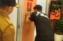 Sebanyak 54 anak di bawah umur terjaring dalam kegiatan monitoring dan sosialisasi gabungan pembatasan jam malam anak yang digelar oleh Satuan Polisi Pamong Praja (Satpol PP) Kota Pontianak, Sabtu malam (14/6/2025). Kegiatan berlangsung mulai pukul 21.00 hingga 01.00 WIB di wilayah Kecamatan Pontianak Tenggara.