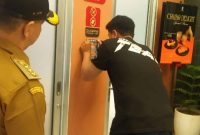 Sebanyak 54 anak di bawah umur terjaring dalam kegiatan monitoring dan sosialisasi gabungan pembatasan jam malam anak yang digelar oleh Satuan Polisi Pamong Praja (Satpol PP) Kota Pontianak, Sabtu malam (14/6/2025). Kegiatan berlangsung mulai pukul 21.00 hingga 01.00 WIB di wilayah Kecamatan Pontianak Tenggara.