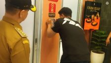 Sebanyak 54 anak di bawah umur terjaring dalam kegiatan monitoring dan sosialisasi gabungan pembatasan jam malam anak yang digelar oleh Satuan Polisi Pamong Praja (Satpol PP) Kota Pontianak, Sabtu malam (14/6/2025). Kegiatan berlangsung mulai pukul 21.00 hingga 01.00 WIB di wilayah Kecamatan Pontianak Tenggara.