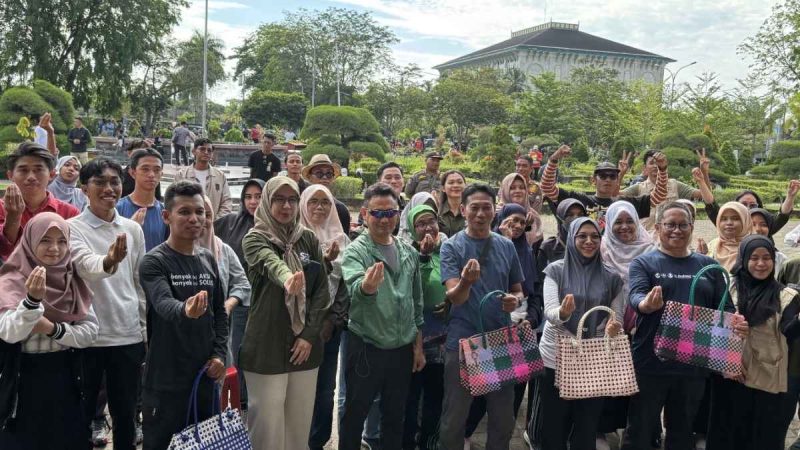Eco Bhinneka Muhammadiyah Kalimantan Barat (Kalbar) akan membagikan 350 besek, yaitu wadah yang terbuat dari anyaman bambu, ke sejumlah masjid di Kota Pontianak. 