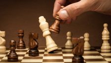 Gukesh Kalahkan Carlsen, Dunia Catur Tercengang