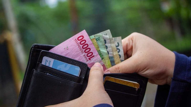 Cara Membedakan Uang Asli dan Palsu: Panduan Ampuh agar Tak Tertipu!