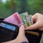 Cara Membedakan Uang Asli dan Palsu: Panduan Ampuh agar Tak Tertipu!