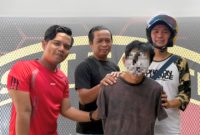 Aksi pencurian dengan modus pemberatan akhirnya berujung nestapa bagi Tn, pria yang diduga spesialis pencurian barang rumah tangga kelas berat. Ia diringkus aparat saat tengah terlelap di kediamannya sendiri, Sabtu siang (8/6).
