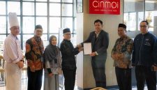 20 Mei 2025, Hotel Golden Tulip Pontianak Sertifikasi Halal dari Majelis Ulama Indonesia (MUI) melalui BPJPH untuk berbagai unit layanan makanan dan minuman. Sertifikasi ini meliputi Cinmoi Restaurant di Hotel Golden Tulip Pontianak