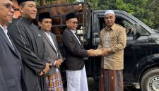 Ribuan jemaah Salat Iduladha 1446 Hijriah memadati Jalan Rahadi Usman, mulai dari depan Kantor Pos Lama hingga Bundaran Tugu Adipura, Jumat (6/6/2025). 