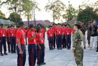 Kegiatan bertajuk Pembentukan Karakter dan Disiplin Pelajar dan Remaja Kota Singkawang Tahun 2025 itu resmi dibuka oleh Wali Kota Singkawang, Tjhai Chui Mie, Senin (23/6/2025), di Lapangan Alianyang, lingkungan Rindam XII/Tanjungpura.
foto : Pemkot Singkawang
