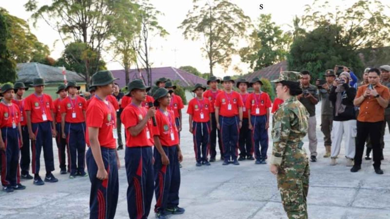 Kegiatan bertajuk Pembentukan Karakter dan Disiplin Pelajar dan Remaja Kota Singkawang Tahun 2025 itu resmi dibuka oleh Wali Kota Singkawang, Tjhai Chui Mie, Senin (23/6/2025), di Lapangan Alianyang, lingkungan Rindam XII/Tanjungpura.
foto : Pemkot Singkawang