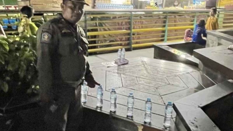 Satpol PP Tindak Tegas Oknum PKL Yang Larang Pengunjung Duduk di Waterfront Pontianak - foto Pemkot Pontianak