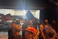  Kecelakaan maut terjadi di Jalan Trans Kalimantan KM 15, Dusun Parit Seribut, Desa Jawa Tengah, Kecamatan Sungai Ambawang, Kabupaten Kubu Raya, Kalbar. Sebuah bus antarkota menabrak warung di pinggir jalan. Seorang pria yang sedang duduk santai di warung tewas di tempat. - Foto TBNEWS Polres Kubu Raya