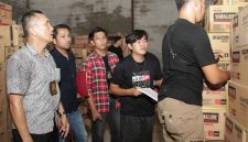 Polisi Umumkan Hasil Olah TKP Oli Palsu di Kubu Raya - foto TBNEWS Polres Kubu Raya