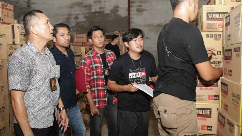Polisi Umumkan Hasil Olah TKP Oli Palsu di Kubu Raya - foto TBNEWS Polres Kubu Raya