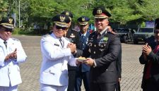 Memperingati Hari Bhayangkara ke-79, Bupati Kubu Raya H. Sujiwo, S.E., M.Si., menyampaikan apresiasi dan penghargaan setinggi-tingginya kepada jajaran Kepolisian Republik Indonesia, khususnya Polres Kubu Raya, atas dedikasi dan kinerja yang terus meningkat dalam melayani dan melindungi masyarakat. - Foto Polres Kubu Raya