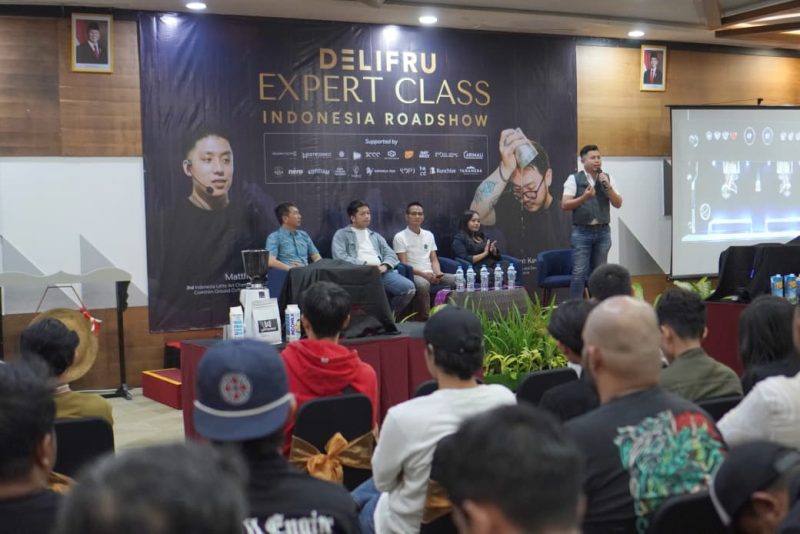 PT Delifru Utama Indonesia bersama PT Hoki Jaya Mandiri secara resmi meluncurkan mesin kopi La Carimali Glow One Group di Kota Pontianak, Kalimantan Barat. Mengusung tema “Elevating Local Taste with La Carimali by Delifru”, acara ini menjadi penanda dimulainya rangkaian Delifru Drinks Expert Regional Championship, yang akan digelar di lima kota besar Indonesia: Pontianak, Surabaya, Medan, Makassar, dan Bandung.