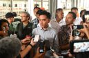 Wakil Presiden (Wapres) Gibran Rakabuming menanggapi usulan salah satu anggota DPR RI terkait penyediaan gerbong khusus merokok, usai melakukan perjalanan menggunakan Kereta Api Bandara Internasional Adi Soemarmo (BIAS) nomor 573B relasi Caruban–Bandara Adi Soemarmo, dari Stasiun Palur menuju Stasiun Solo Balapan, Minggu (24/08/2025). - foto Humas Wapres RI