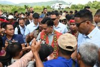 “Jadi IKN ini bukan hanya sekadar membangun istana, tetapi juga simbol, sekali lagi, simbol pemerataan pembangunan yang tidak lagi Jawa Sentris,” tegasnya saat memberikan sambutan pada acara peringatan Hari Ulang Tahun ke-45 Pangalangok Jilah di Keramat Patih Patinggi, Kecamatan Toho, Kabupaten Mempawah, Kalimantan Barat, Sabtu (23/08/2025). foto - Biro Pers, Media, dan Informasi
Sekretariat Wakil Presiden