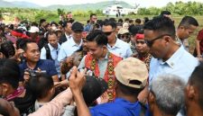“Jadi IKN ini bukan hanya sekadar membangun istana, tetapi juga simbol, sekali lagi, simbol pemerataan pembangunan yang tidak lagi Jawa Sentris,” tegasnya saat memberikan sambutan pada acara peringatan Hari Ulang Tahun ke-45 Pangalangok Jilah di Keramat Patih Patinggi, Kecamatan Toho, Kabupaten Mempawah, Kalimantan Barat, Sabtu (23/08/2025). foto - Biro Pers, Media, dan Informasi
Sekretariat Wakil Presiden