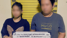 Sepasang kekasih berinisial SI (38) dan AN (34) ditangkap di sebuah rumah di kawasan Pontianak Utara. Keduanya diketahui kompak menjalankan bisnis haram narkotika lintas provinsi.
foto : TBNews Polres Kuburaya