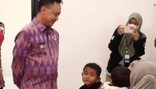 Pemerintah Kota Pontianak melaksanakan Program Cek Kesehatan Gratis (CKG) di sekolah-sekolah sebagai bagian dari delapan Program Hasil Terbaik Cepat Presiden dan Wakil Presiden untuk mendukung Indonesia Emas 2045. Program ini terdiri dari CKG Ulang Tahun, CKG Sekolah, dan CKG Khusus. - foto Pemkot Pontianak