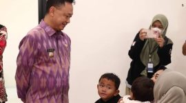 Pemerintah Kota Pontianak melaksanakan Program Cek Kesehatan Gratis (CKG) di sekolah-sekolah sebagai bagian dari delapan Program Hasil Terbaik Cepat Presiden dan Wakil Presiden untuk mendukung Indonesia Emas 2045. Program ini terdiri dari CKG Ulang Tahun, CKG Sekolah, dan CKG Khusus. - foto Pemkot Pontianak