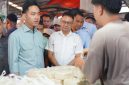 Wakil Presiden (Wapres) RI Gibran Rakabuming Raka ke Kalimantan Barat (Kalbar) adalah meninjau Pasar Flamboyan. Didampingi Wali Kota Pontianak Edi Rusdi Kamtono, Wapres Gibran blusukan ke pasar tradisional terbesar dan paling ramai di Kota Pontianak.
