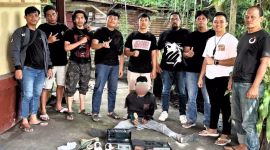 Kasat Reskrim Polres Kubu Raya AKP Hafiz Febrandani melalui Kasubsi Penmas Aiptu Ade mengatakan, gerak cepat Polisi berawal dari laporan korban yang baru pulang dari Sambas pada Minggu (7/9/2025) dini hari. Saat tiba di rumah, korban mendapati pintu belakang rusak, kondisi kamar berantakan, dan sejumlah barang berharga raib.
foto Tbnwes Polres Kubu Raya
