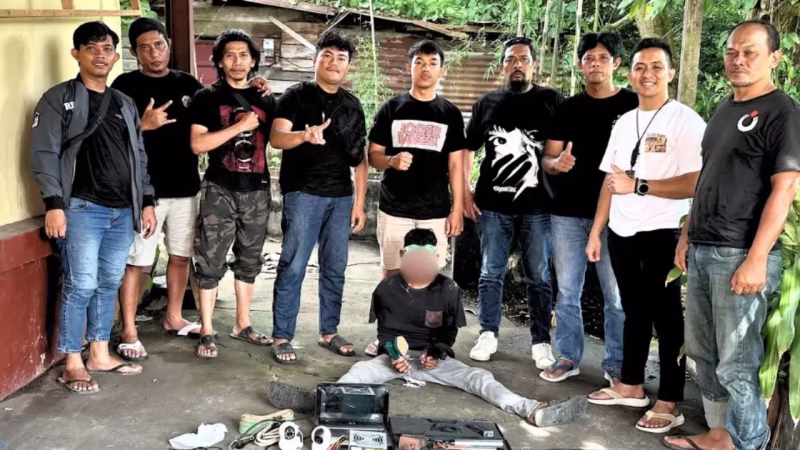 Kasat Reskrim Polres Kubu Raya AKP Hafiz Febrandani melalui Kasubsi Penmas Aiptu Ade mengatakan, gerak cepat Polisi berawal dari laporan korban yang baru pulang dari Sambas pada Minggu (7/9/2025) dini hari. Saat tiba di rumah, korban mendapati pintu belakang rusak, kondisi kamar berantakan, dan sejumlah barang berharga raib.
foto Tbnwes Polres Kubu Raya