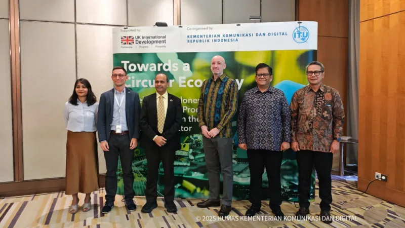 Pada tahun 2022, timbunan limbah elektronik di tanah air mencapai 1,9 juta ton. Angka ini menjadi peringatan serius, mengingat dampaknya bukan hanya pada lingkungan, tetapi juga kesehatan dan sosial masyarakat. - foto Komdigi