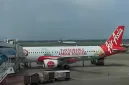 AirAsia menetapkan dua penerbangan reguler dari Pontianak menuju Kuching setiap harinya. Dengan durasi hanya 45 menit, perjalanan menjadi lebih praktis dibanding jalur darat yang bisa memakan waktu berjam-jam. - foto Airasia courtesy 
ikhwanhidayat channel Youtube
