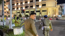 Satuan Polisi Pamong Praja (Satpol PP) Kota Pontianak gencar melakukan patroli rutin dalam rangka penertiban keberadaan pengemis dan aktivitas lain yang kerap muncul di simpang traffic light. Patroli ini bertujuan menjaga ketentraman dan ketertiban umum di wilayah kota. - foto Pemkot Pontianak