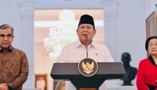 Presiden Prabowo Subianto memberikan keterangannya bersama pimpinan lembaga negara dan ketua umum partai politik di Istana Merdeka, Jakarta, pada Minggu, 31 Agustus 2025. Foto: BPMI Setpres/Laily Rachev
